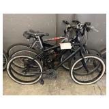 LOT OF 2 BLACK & 1 GRAY BICYCLES LOT OF 2 BLACK & 1 GRAY BICYCLES