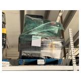 PALLET WITH ASSORTED TOTES PALLET WITH ASSORTED TOTES