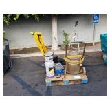 LOT OF INDUSTRIAL FLOOR SCRUBBERS, VACCUM,