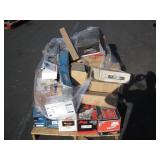 PALLET OF ASSORTED NEW AUTOMOBILE PARTS PALLET OF ASSORTED NEW AUTOMOBILE PARTS