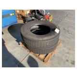 PALLET WITH 2 DUNLOP TRUCK TIRES PALLET WITH 2 DUNLOP TRUCK TIRES