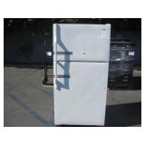 MAGIC CHEF 2 DOOR REFRIGERATOR