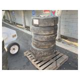PALLET WITH 5 TIRES