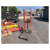 WESCO PLATFORM HYDRAULIC STACKER