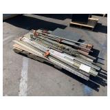 PALLET WITH ASSORTED HINGES