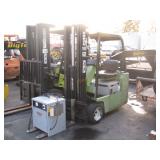 CLARK TW30B 3 STAGE FORKLIFT
