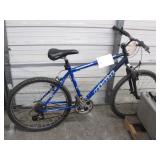GIANT BOULDER SE MOUNTAIN BIKE