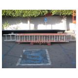 4 FIBERGLASS EXTENSION LADDERS