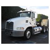 (DEALER DIS OUT STATE DEALER) 2004 MACK CX613