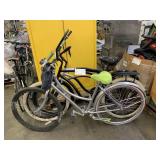 LOT WITH 3 BEACH CRUISER BIKES