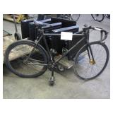 BLACK FIXED GEAR ROAD BIKE