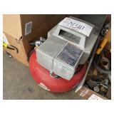 (1) AIR COMPRESSOR 15 PSI, 1.5 HP, 6 GALLON, OIL