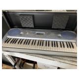 (1) YAMAHA PSR-273 ELECTRIC KEYBOARD