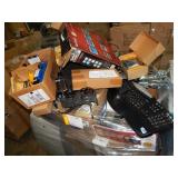 1 PALLET OF ASSORTED ELECTRONICS & CABLES HP PRINT