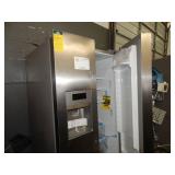 FRIGIDAIRE STAINLESSSTEEL REFRIGERATOR/FREEZER DOU