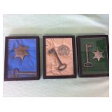 1 BAG WITH SHERIFF BADGES AND KEYS