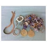 1 BAG WITH MIXED JEWELRY