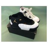 1 LOT WITH BOYS SHOES