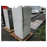 WHITE REFRIGERATOR UNKNOWN MAKE & MODEL.