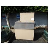 COMMERCIAL ICE MAKER