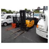 2002 HYSTER FORKLIFT 3 STAGE, LP GAS, 5000 lb cap,