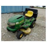 JD L110 Automatic Mower w/grass catcher  (KEY)