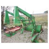 JD 620 Loader w/Bucket
