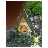 Bird Houses, Feeder,  And Outdoor Decor