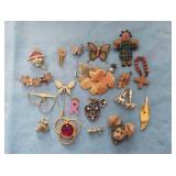 Costume jewelry - pins & broaches 20 pieces