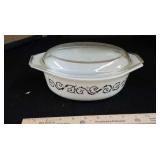 Pyrex Empire Scroll 1.5 at casserole and lid