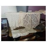 5 Lace Table Cloths