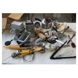Large lot of kitchen items