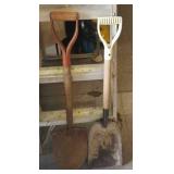 2 Shovels