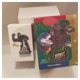 2 king Kong ornaments