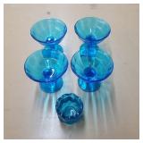 5 pieces of vintage blue glassware
