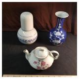 3 pieces of porcelain: Tea pot, Tumble-up, vase