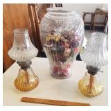 2 kerosene lamps & large vase