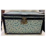 Antique Childï¿½s Steamer Trunk.