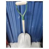 Scoop shovel