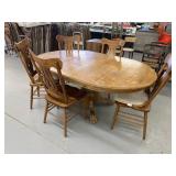 2 Leaf Dinning Table w/5 Chairs