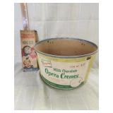 Vtg. Milk chocolate opera creamer container,
