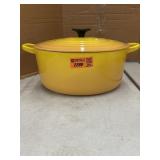 Le creuset 5.5 qt Dutch oven