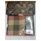 1989 John wright company molds & tablecloth