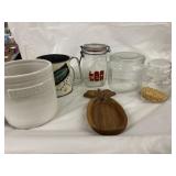 Pineapple tray food storage containers and a