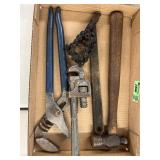 A hammer on here chain pipe inch and a large set