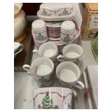Christmas theme Dishes 7 Dinner Plates, 7