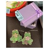 2 Frog Hangings