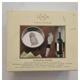 Lenox pineapple wine stopper/coaster set