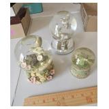 3 snow globes