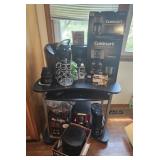 Several coffee makers & supplies: Kuerig, Mr